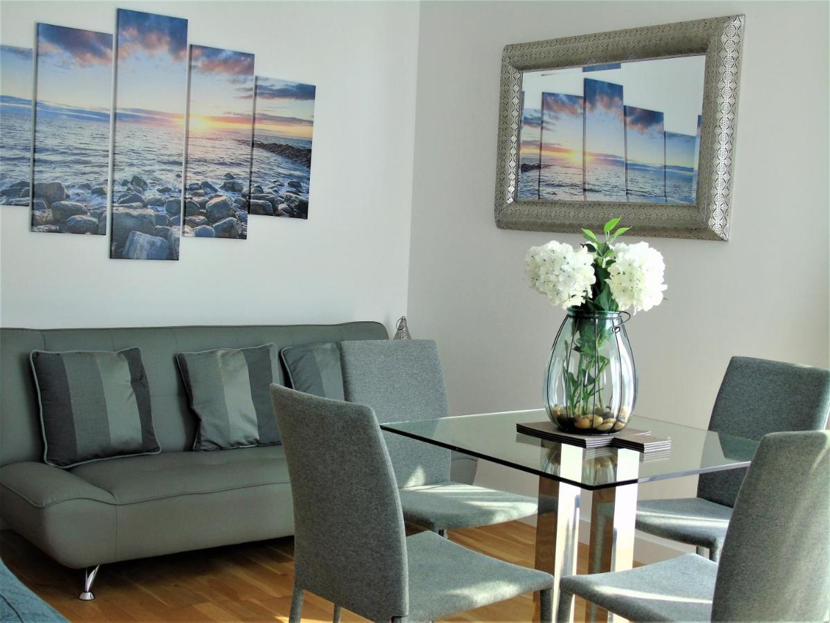 Seaview, Luxury Apartment, 2 Min Walk To Porth Beach New Quay エクステリア 写真