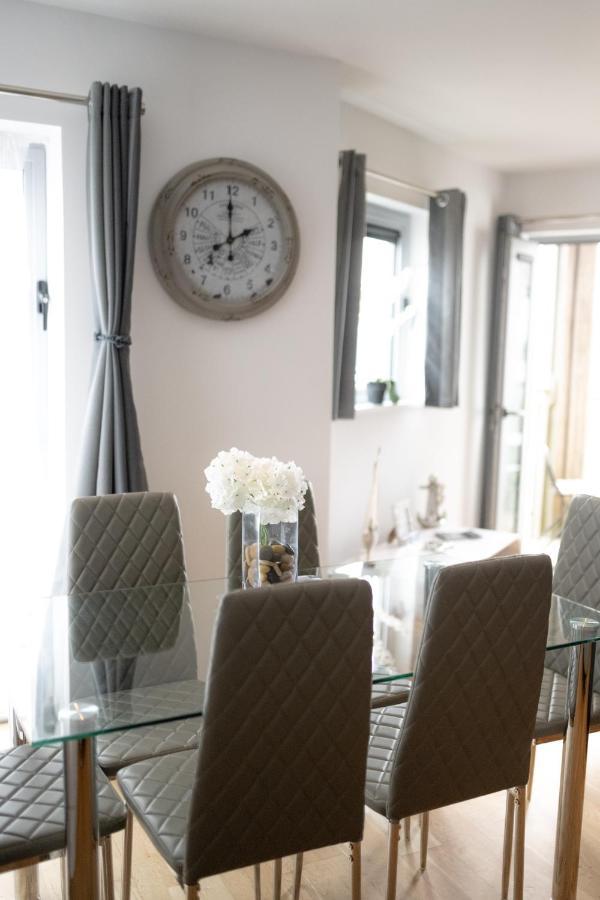 Seaview, Luxury Apartment, 2 Min Walk To Porth Beach New Quay エクステリア 写真